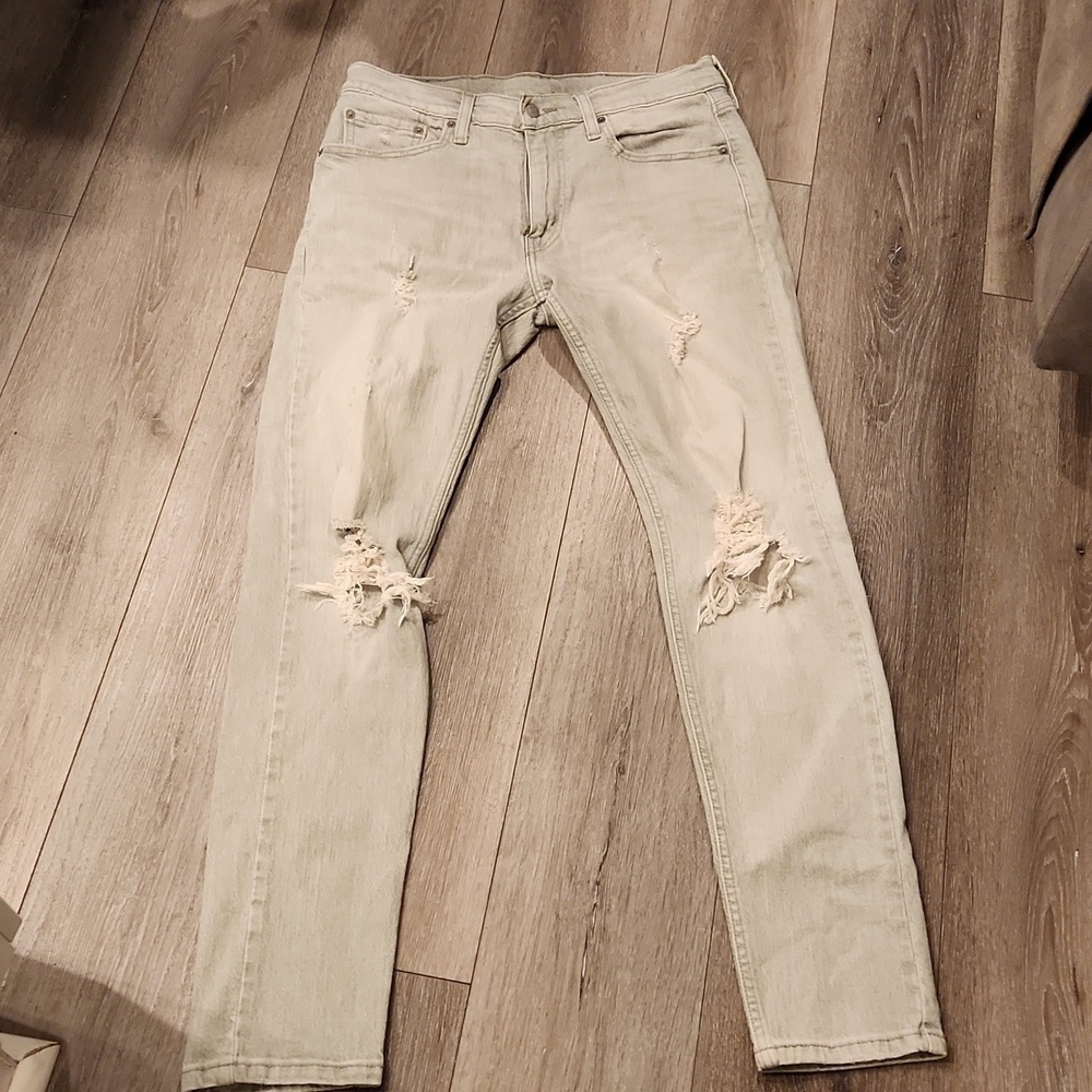512 Distress Levis Jeans
